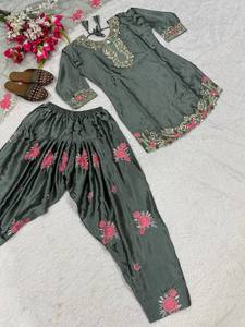 ชุดเซ็ต 3 ชิ้น Ramdev Trading Premium Natural Crep ประกอบด้วยเสื้อ ฟาร์ชี ซัลวาร์ และผ้าคลุมไหล่ ปักลายด้วยดิ้นและเลื่อม ความยาว 2.30 เมตร สำเร็จรูป สไตล์โมเดิร์น - Product Image 5