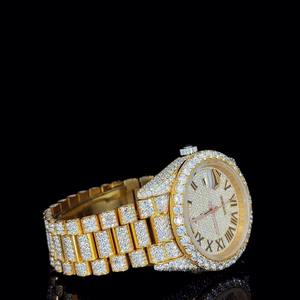 Montre de luxe en or entièrement sertie de diamants pour hommes, disponible à la vente en gros depuis l'Inde - Product Image 4