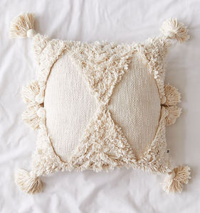 Housse de coussin en coton 100% faite à la main, style bohème, à franges et tuftée |   Housse de coussin décorative marocaine texturée 18x18 - Product Image 1