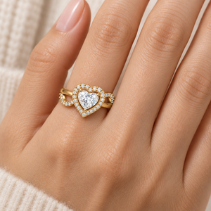 Bague de fiançailles romantique en or jaune 14 carats avec diamant de laboratoire certifié IGI, 1,0 carat, sertie en pavé, motif cœur, halo et infini torsadé, personnalisable OEM - Product Image 3
