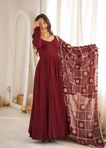 Traje Anarkali de seda romana premium para mujer con pantalón y dupatta, atuendo étnico, tela transpirable, caída suave, festivo, elegante y tradicional - Product Image 5