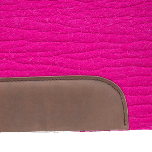 Nouvelle conception de tapis de selle multi-couleurs pour l'entraînement au saut d'obstacles, en tissu rose, avec doublure en polaire marron. - Product Image 4