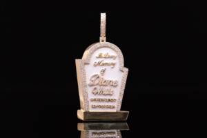 Colgante Monarca Hip Hop Personalizado de Acero Inoxidable Plateado con Diamantes Helados - Product Image 2