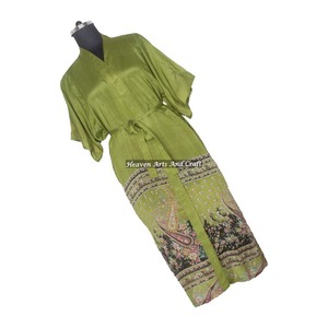 Chaqueta Larga Estilo Kimono de Sari Vintage con Diseño Floral Antiguo KL016, Estilo Bohemio, Aspecto Encantador - Product Image 1