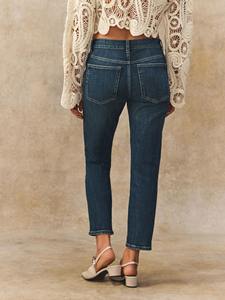 Vaqueros de corte recto diseñados con una mezcla de algodón de primera calidad, con un corte clásico, un elegante efecto desgastado y costuras reforzadas. - Product Image 5