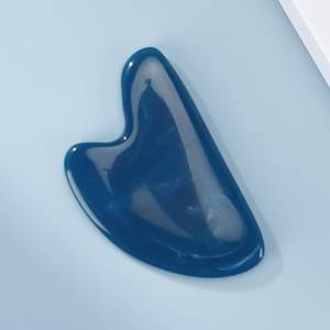 Planche de massage Gua Sha en résine en forme de cœur, faite à la main, avec logo personnalisé, FAIZA CRAFT - Product Image 2