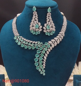 Conjunto de Collar y Pendientes de Cristal Plateado, Joyería Romántica para Mujer con Diseño de Flor Tallada en Perla, Conjuntos de Joyería para Boda - Product Image 1