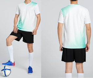 ชุดเสื้อฟุตบอลพิมพ์ลายแบบรีดร้อนพร้อมกางเกงขาสั้น คอวี แขนสั้น ผลิตจากโพลีเอสเตอร์ 100% ระบายอากาศได้ดี ซับเหงื่อ - Product Image 2