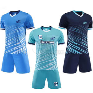 Ensemble de tenue de football respirante pour hommes, maillot et short à séchage rapide, idéal pour les jeux en plein air, les entraînements et les compétitions - Product Image 2