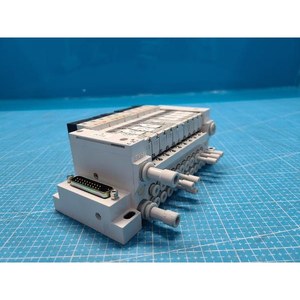 Conjunto de Válvula Solenoide Neumática SMC VQ1200-51 + VQ1200Y-5, Usado, Piezas de Equipos Legacy Semiconductor - Product Image 1