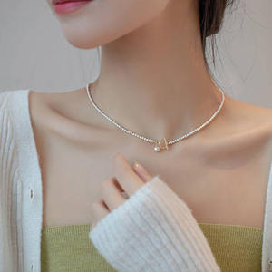 Collier léger de luxe Shi Jia pour femme, avec boucle OT, perles d'eau douce naturelles, design de perles de riz extrêmement petites, collier clavicule - Product Image 1