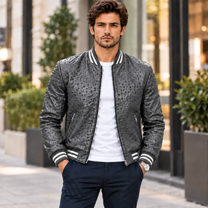 Chaqueta Bomber de Cuero para Hombre, Gris con Estampado de Piel de Avestruz, Cuello Universitario y Cierre de Cremallera para un Estilo Urbano Elegante - Product Image 2