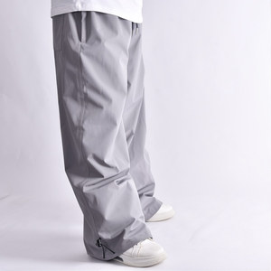 Pantalon de ski gris pour homme avec revêtement imperméable Poches zippées sécurisées Bouches d'aération et chevilles réglables - Product Image 1