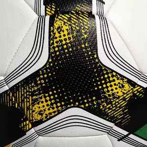 Ballon de football d'entraînement SOLID INTERNATIONAL Tailles 5 et 1 Motifs gaufrés sérigraphiés Conception résistante à l'eau et légère - Product Image 5