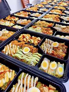 Wholesale Custom High-end Factory 2-4 Compartments Disposable Plastic Food Container with Lid Black Color <b>Clear</b> Lid Hot sale - Product Image 3
