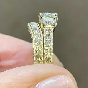 Ensemble de mariage en moissanite à taille ronde 3,66 TCW, bague de fiançailles plaquée or jaune 14 carats - Product Image 6