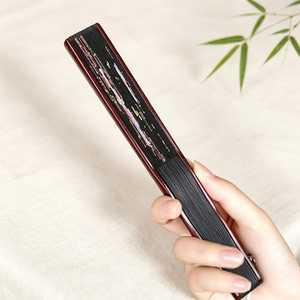 Abanico Plegable Moderno Hecho a Mano con Diseño de Flores Pintadas, Abanico Decorativo Artístico de Madera Negra para Coleccionistas y Amantes del Arte - Product Image 2