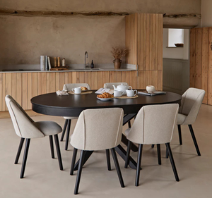 Juego de Mesa de Comedor Redonda Moderna de Madera de Teca Sólida con Acabado Negro y Base Cruzada con Sillas Tapizadas Contemporáneas - Product Image 6