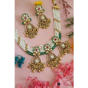 Ensemble collier et boucles d'oreilles élégants de haute qualité plaqués or avec pierres en moissanite et imitation perle, bijoux de créateur pour femmes, pour les mariages - Product Image 1