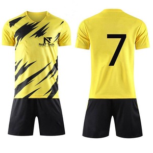 Vêtements de sport confortables pour hommes, uniforme de football 100% polyester, uniforme de football sur mesure pour hommes - Product Image 1