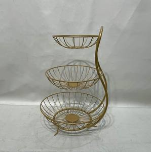 Cesta de frutas de metal dorado de tres niveles, soporte decorativo de alambre para almacenamiento, organizador para encimera de cocina y hogar. - Product Image 3