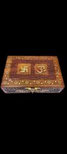 Caja de madera con detalles en latón para guardar joyas, collares, anillos, cosméticos y regalos de Navidad, para la buena suerte - Product Image 3