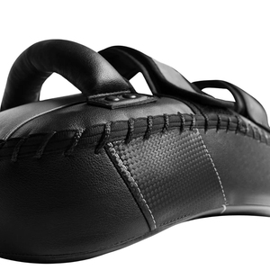 Almohadillas de Muay Thai al por mayor con logo personalizado, almohadillas curvas para patadas tailandesas, escudo de golpeo de cuero premium para MMA, equipo de entrenamiento de boxeo - Product Image 4