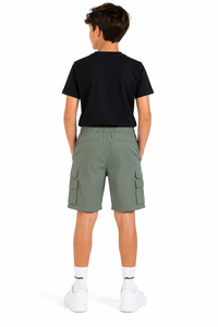 Shorts cargo vert sauge pour enfants, bas de tenue d'été utilitaires, shorts en mélange de coton de qualité supérieure, design multi-poches, ceinture ajustable - Product Image 3