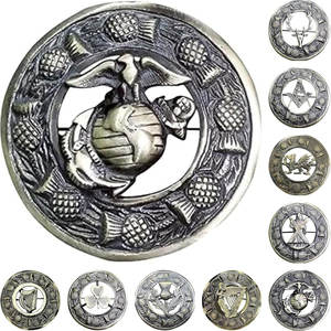 Broche traditionnelle écossaise pour kilt, motif écossais, avec motif de distilleur, finition laiton antique, 2026 - Product Image 1