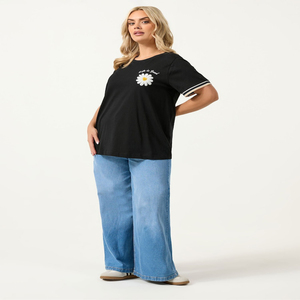 T-shirts amples brodés pour femmes – Broderie marguerite très demandée – Chemises légères et confortables à séchage rapide pour l'été - Product Image 4