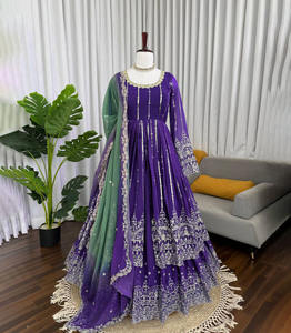 Nouveauté : Pishwas de soirée pour femmes avec broderies, costumes Anarkali indiens et pakistanais de soirée par Sterling Creation - Product Image 1
