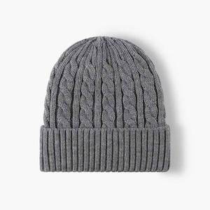 Gorro de lana suave para mujer, gorro de invierno a la moda con puño plegado para un estilo informal en climas fríos - Product Image 2