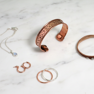 Brazalete de Terapia Magnética de Cobre Puro Hecho a Mano – Brazalete Ajustable de Latón con Patrón Tribal Vintage para Hombres y Mujeres - Product Image 6