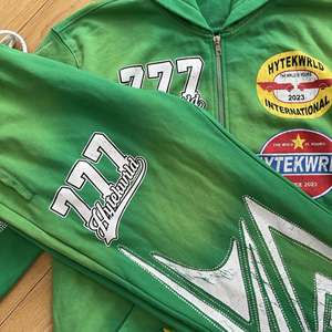 Fabricant de survêtements streetwear, ensemble sweat-shirt et pantalon de survêtement en molleton French Terry personnalisé, ensemble de survêtement délavé à l'acide avec strass pour hommes - Product Image 5