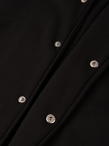 เสื้อแจ็คเก็ตเบสบอลแบบ Letterman สีดำเทา ปักลายตามสั่ง สำหรับผู้ชาย ผ้าฝ้าย 100% ระบายอากาศได้ดี เป็นมิตรกับสิ่งแวดล้อม สไตล์ High Street รับผลิตแบบ OEM - Product Image 4
