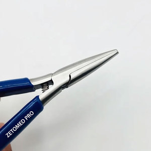 Pince à pointe plate professionnelle de haute qualité en acier inoxydable avec ressort pour extensions de cheveux, logo personnalisé inclus - Product Image 4