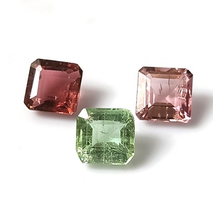 พลอยทัวร์มาลีนแซมเบียสีพาสเทลหลากหลายขนาด 7x7 มม. น้ำหนัก 5.0 กะรัต รูปทรงมรกต ชุด 3 ชิ้น แบบเม็ดเดี่ยว - Product Image 1
