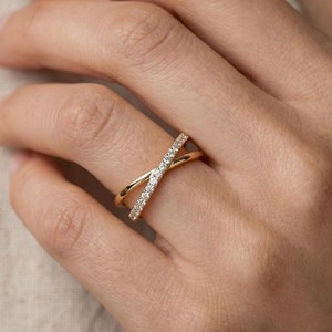 แหวนเพชรทรงกลมรูปตัว X แบบเกลียวสองวง ประดับเพชรแล็บโกรว์ ทองคำแท้ 14K สำหรับงานแต่งงาน งานหมั้น หรือเป็นของขวัญสำหรับคนรัก - Product Image 5