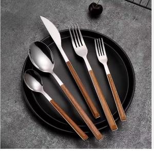 Cuchara de Madera Multiusos para Cocinar, Ideal para Mezclar, Remover, Hornear y Preparar Alimentos, Disponible a un Precio Accesible - Product Image 3