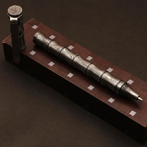 Stylo de bureau élégant fait main à motif Damas, instrument d'écriture de luxe pour professionnels et présentations de cadeaux - Product Image 5