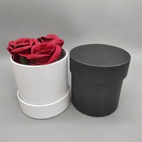 Boîtes cadeaux rondes de luxe en matériaux recyclés noir et blanc avec logo personnalisé pour la Saint-Valentin et les mariages, avec revêtement UV et gaufrage