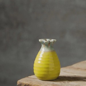 Jarrón de Cerámica Hecho a Mano, Esmaltado en Amarillo, Estilo Wabi Sabi, Decoración de Mesa, 4-8 Pulgadas - Product Image 1