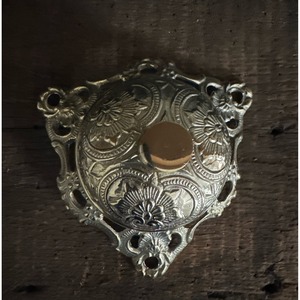 Campana de Recepción de Hotel de Latón Macizo con Acabado Antiguo y Grabado Floral Ornamental, Campana Decorativa Vintage para Oficina - Product Image 3