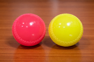 Balle de cricket souple en PVC Mahaplay 7 cm avec emballage pour entraînement, couleurs haute visibilité, logo personnalisé - Product Image 4