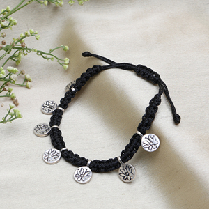 Pulsera de Cordón Negro Ajustable con Dijes de Loto Plateados para Mujer, Pulsera Fina con Protección de Cordón, Ajustable, Moderna, Regalo, Venta al por Mayor - Product Image 2