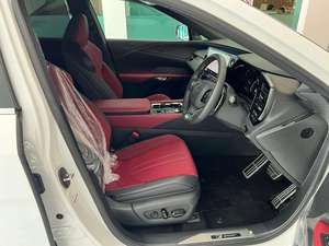 รับรถ SUV รุ่น Executive RX350 Sport Design Trim ปี 2025 - Product Image 4