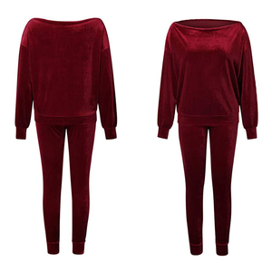 Ensemble 2 pièces pour femme : Sweat à capuche décontracté en velours imprimé, épaules dénudées, et pantalon de jogging avec logo frontal – Collection Automne – Grande Vente - Product Image 6