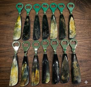 Abridor de botellas de cuerno de buey auténtico de primera calidad, herramienta de bar rústica hecha a mano para uso doméstico y en bares a precio económico. - Product Image 1