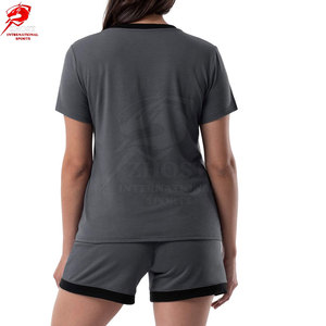 Ensemble assorti moderne pour femmes, offrant une construction légère et une tenue polyvalente en deux pièces pour les journées de printemps - Product Image 3