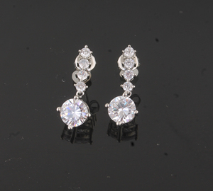 Pendientes de circonita cúbica 5A de primera calidad, chapados en plata de alto brillo, con aguja de plata 925, hipoalergénicos, al por mayor para mujer - Product Image 2